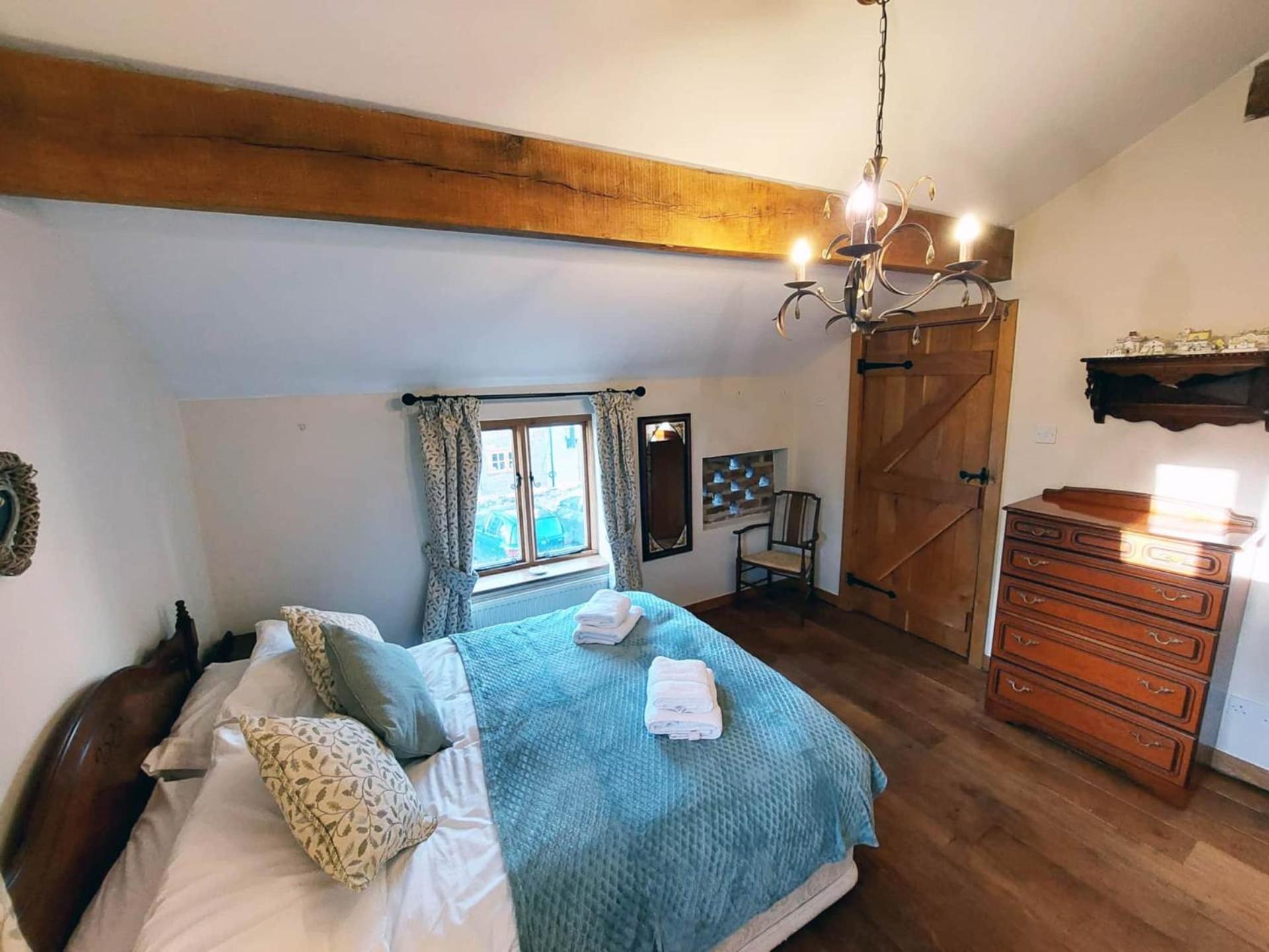 위럴 The Old Mill Barn With Hot Tub And Private Use Of Heated Pool 빌라 외부 사진